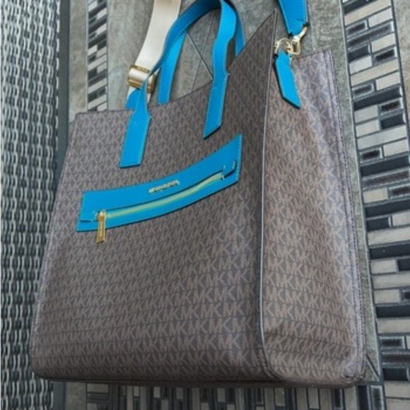 Michael Kors Kenly Large Tote - Picture 3 of 16